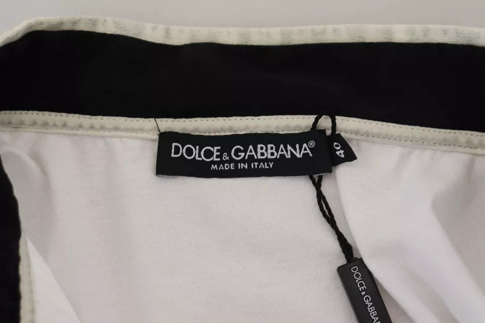 T-shirt blanc en coton imprimé avec col ascot de Dolce & Gabbana, style élégant et décontracté.