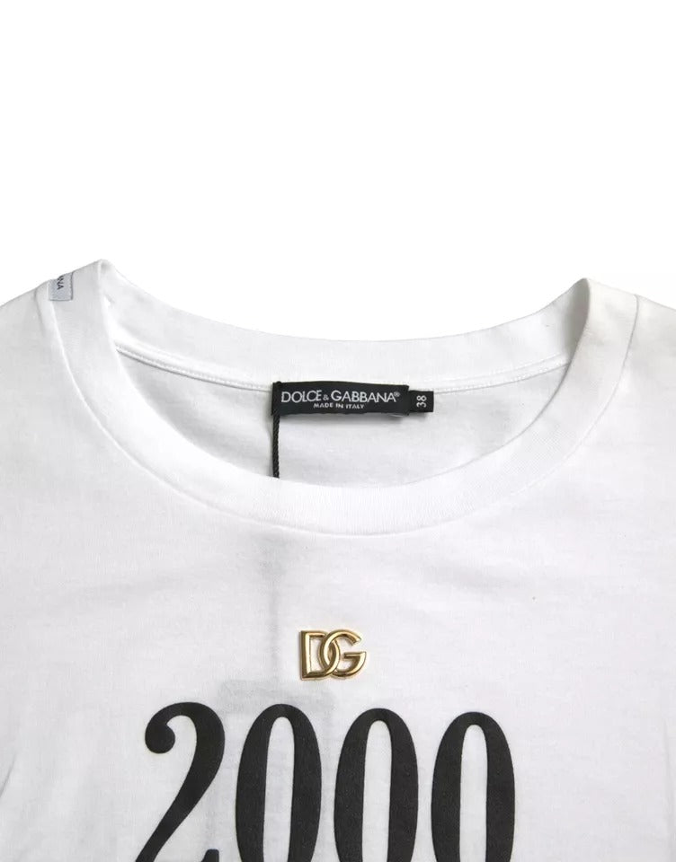 T-shirt blanc Dolce & Gabbana avec slogan imprimé, détails de lacets et style tendance.
