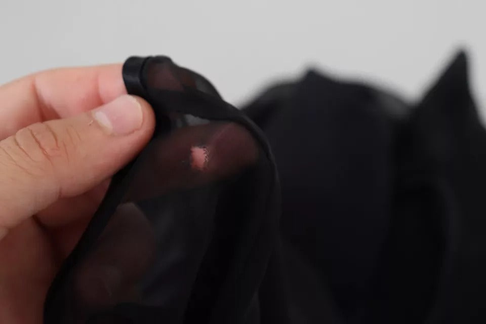 Blouse transparente en mesh noir de Dolce & Gabbana, haut élégant avec design léger et sophistiqué.