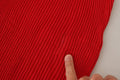 T-shirt Dolce & Gabbana en soie rouge à manches courtes, haut élégant, vue de face.