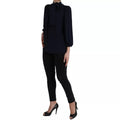 Blouse Dolce & Gabbana à manches longues bleue avec col ascot, élégant haut en tissu léger.