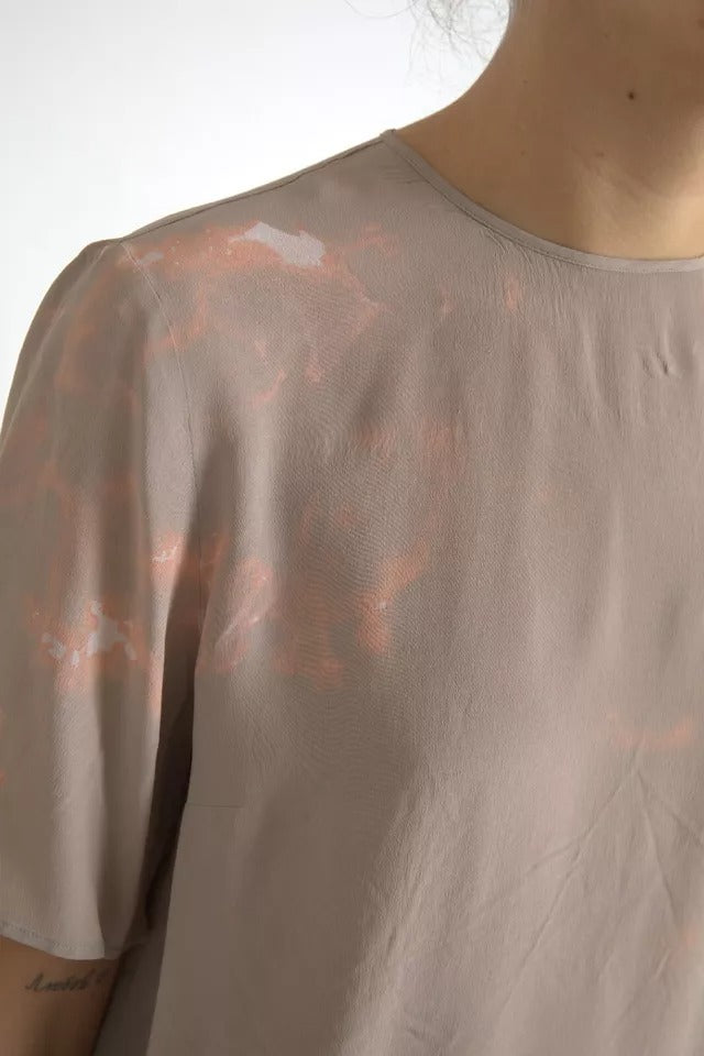 Blouse Dolce & Gabbana marron à col rond et manches courtes, style élégant et décontracté, vue de face.