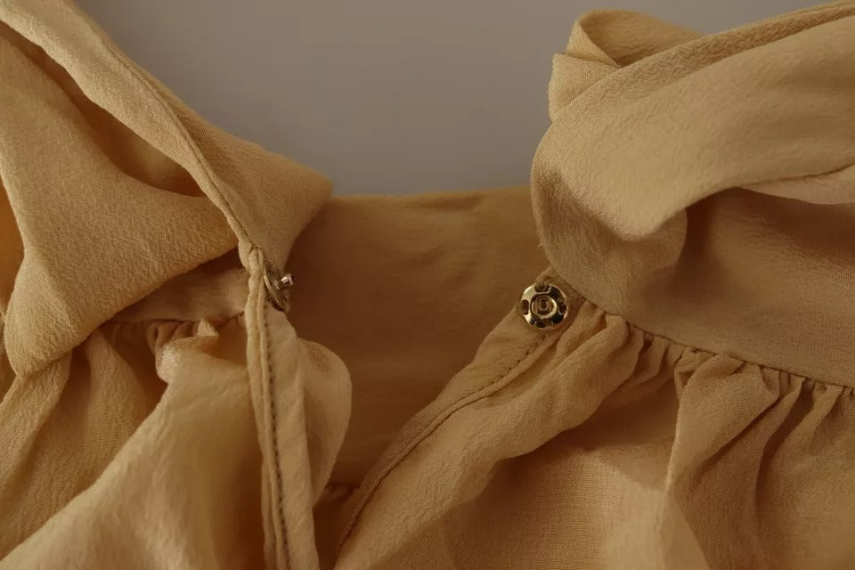 Chemise Dolce & Gabbana en soie couleur moutarde avec col ascot, style blouse élégante et sophistiquée.