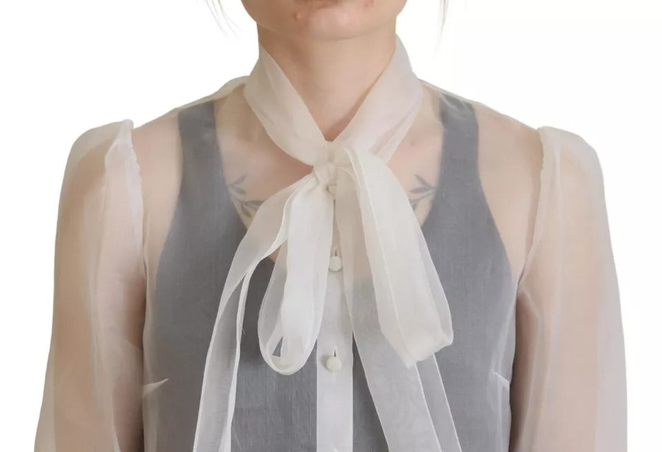 Chemisier blanc Dolce & Gabbana à col ascot, manches longues, style élégant et sophistiqué, en tissu léger.