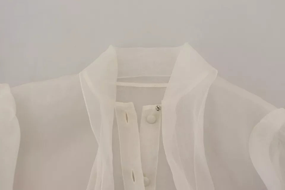 Chemise blanche Dolce & Gabbana à col ascot, manches longues, style élégant et sophistiqué.