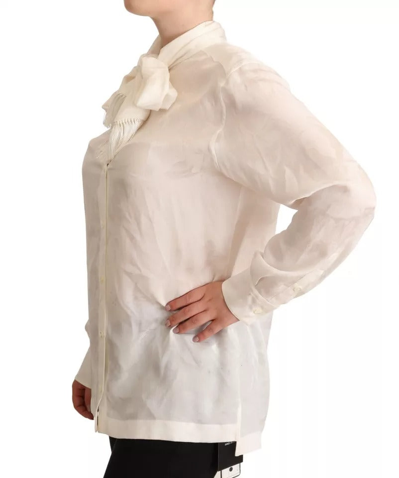 Chemise blanche Dolce & Gabbana avec col ascot en soie, boutonnière élégante et style sophistiqué.