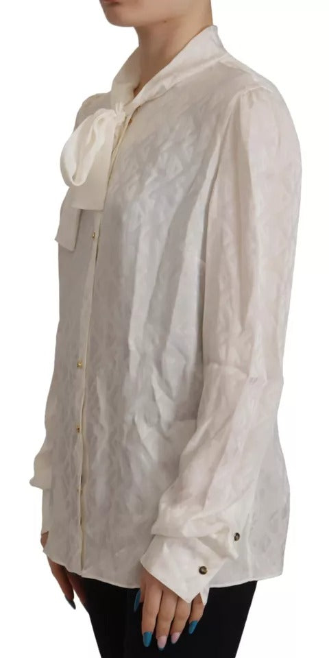 Chemisier Dolce & Gabbana en soie blanche avec col ascot à motif élégant, style sophistiqué et tissu fluide.