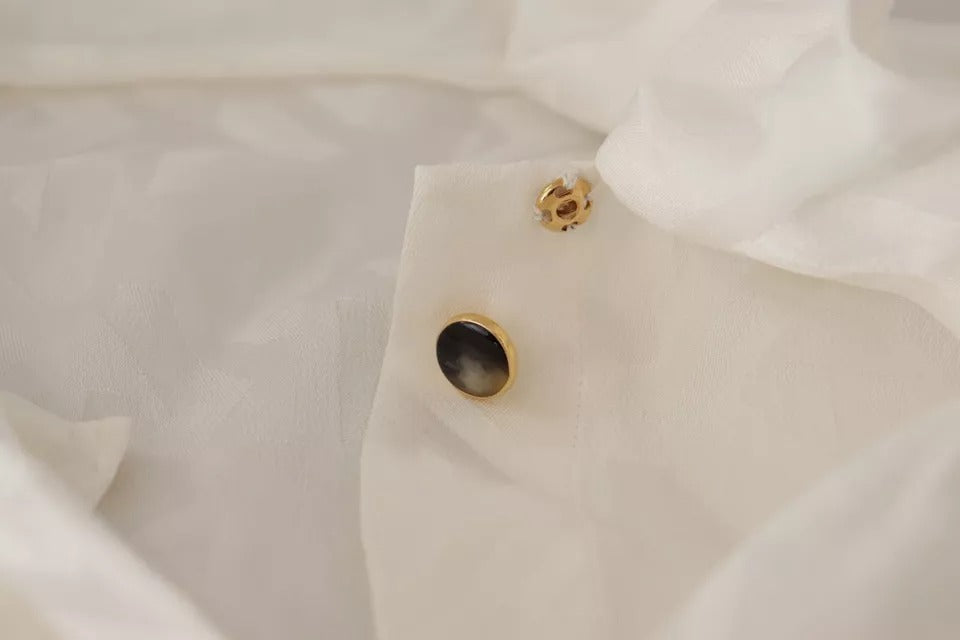 Chemisier Dolce & Gabbana en soie blanche à motif avec col ascot élégant et détails sophistiqués.