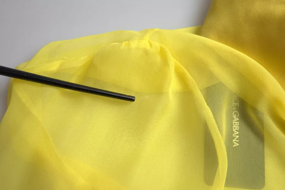 Chemise à manches longues jaune Dolce & Gabbana avec boutons, tissu léger et coupe élégante visible sur l'image.