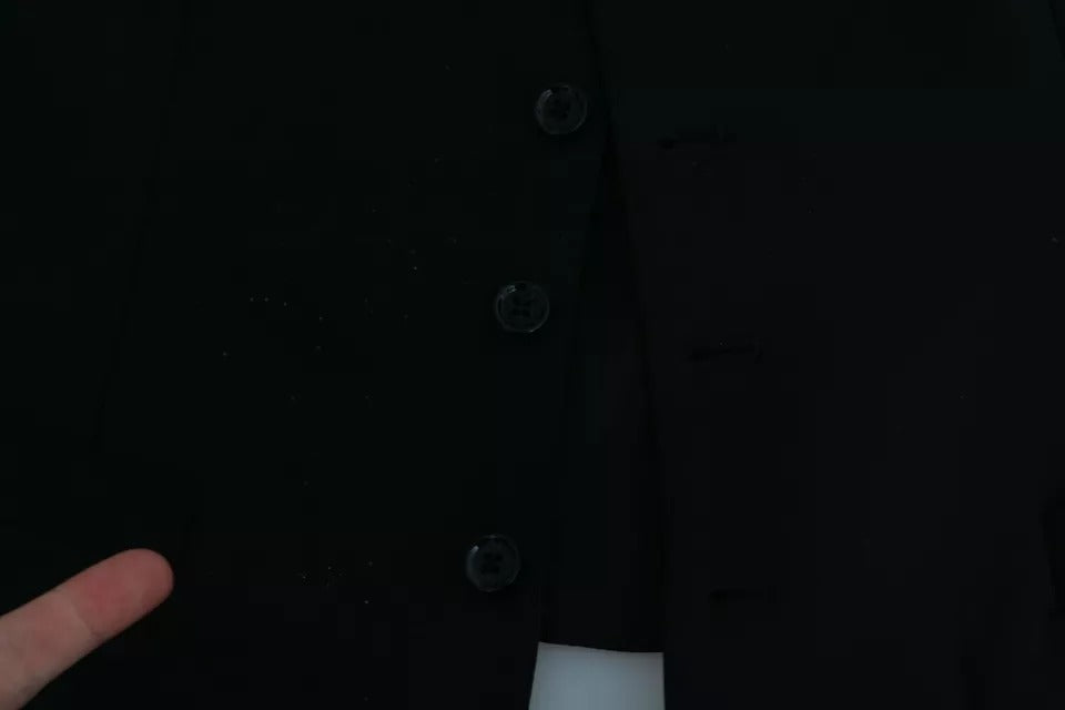 Gilet noir en laine Dolce & Gabbana, costume formel, coupe ajustée à taille élastique, porté sur un fond neutre.