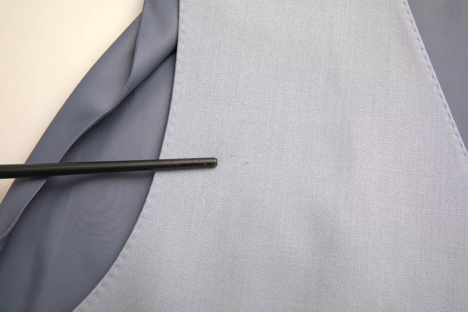 Gilet en laine formel Dolce & Gabbana Light Blue, veste ajustée élégante pour homme, détail sophistiqué et finition soignée.