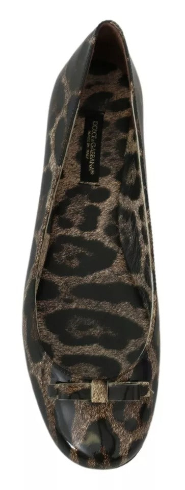 Chaussures ballerines en cuir à imprimé léopard brun de Dolce & Gabbana, élégantes et confortables.