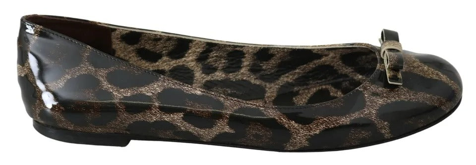 Chaussures ballerines en cuir Dolce & Gabbana à imprimé léopard marron, chaussures élégantes pour femmes.