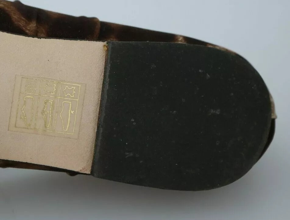 Chaussures ballerines en soie à motifs léopard marron de Dolce & Gabbana, élégantes et confortables.