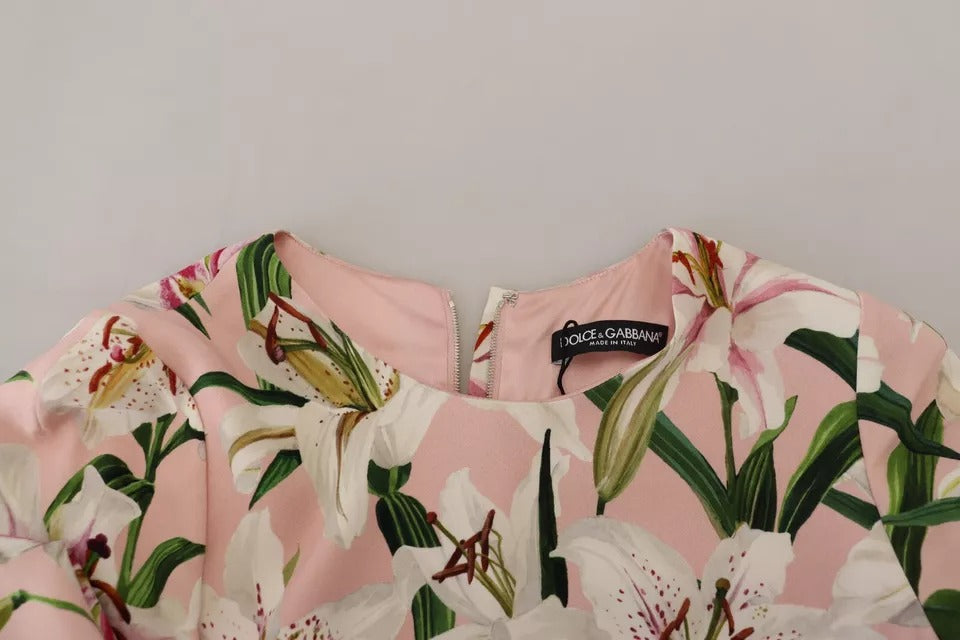 Robe droite en viscose rose avec motif de lys, longueur genou, de la marque Dolce & Gabbana, pour femme.