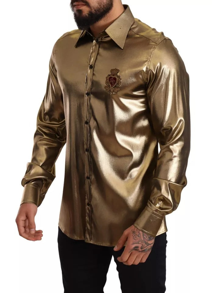 Chemise en soie Dolce & Gabbana, or métallique avec broderie couronne dorée, élégante et sophistiquée.