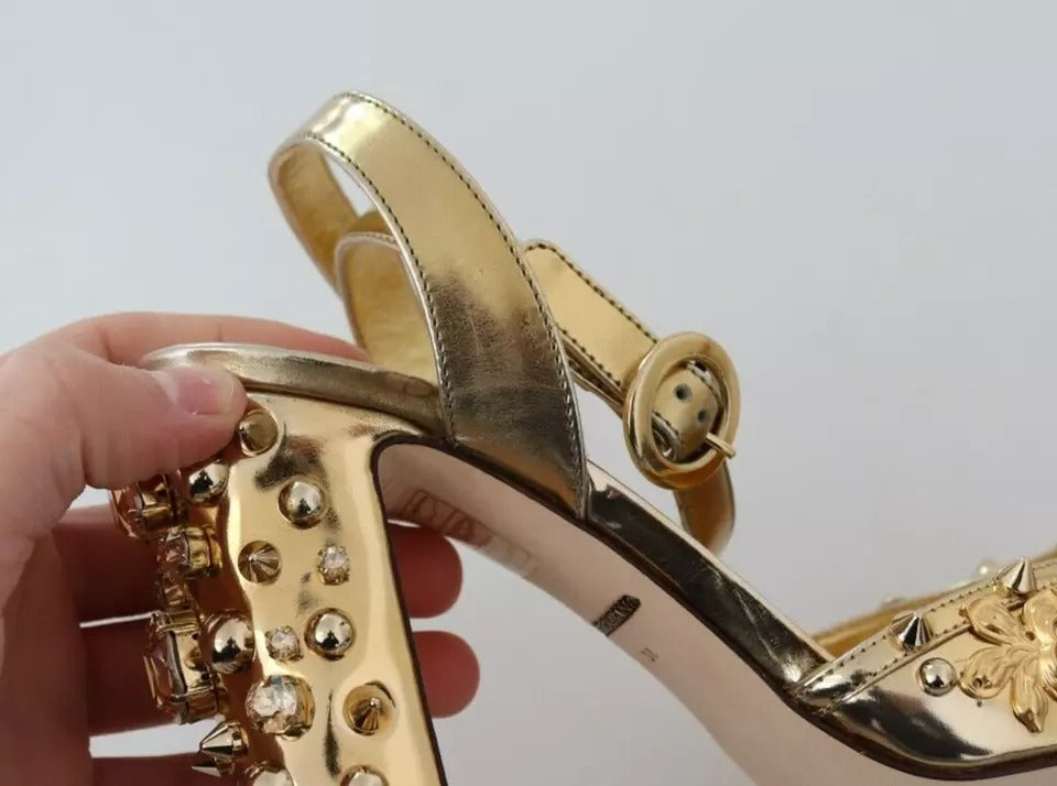 Sandales à talons Dolce & Gabbana Vally avec studs dorés et bride en slingback, finition élégante et sophistiquée.