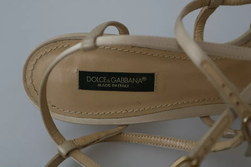 Sandales à talons Dolce & Gabbana en soie dorée avec bride à la cheville, élégantes chaussures à talons pour femmes.