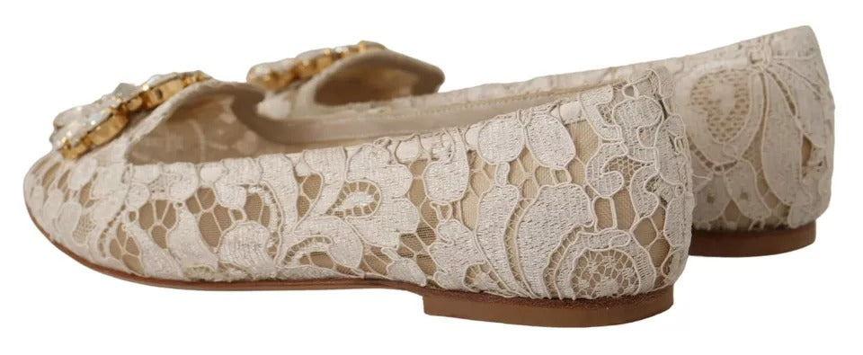 Chaussures ballerines Dolce & Gabbana en dentelle beige avec cristaux et semelle en cuir, élégantes et raffinées.