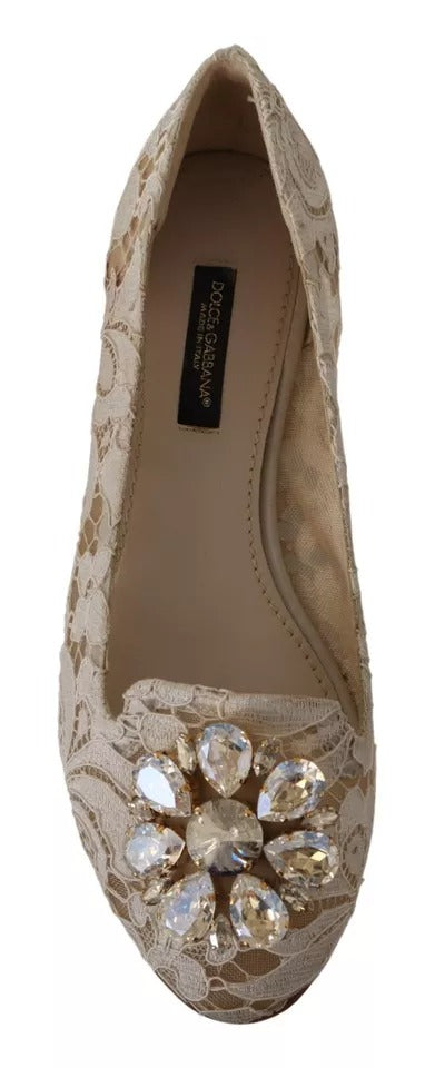 Chaussures ballerines en dentelle beige Dolce & Gabbana avec cristaux, chaussons élégants et confortables.