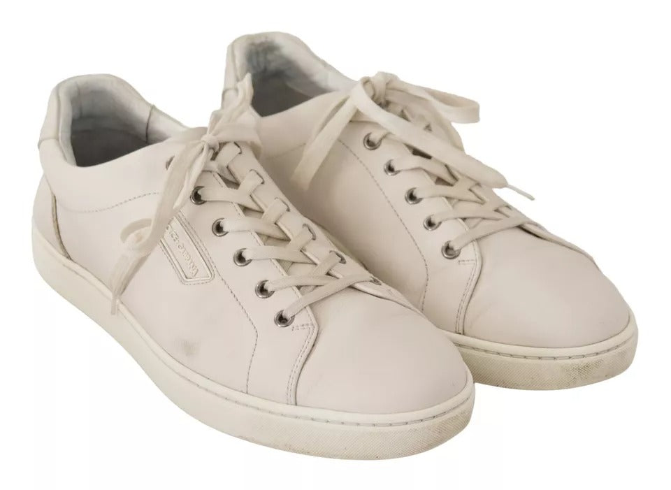Chaussures sneakers homme Dolce & Gabbana blanches en cuir avec logo décontracté et style casual, vue de face.