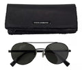 Lunettes de soleil Dolce & Gabbana avec monture en acier noir mat et verres verts, modèle DG2245.