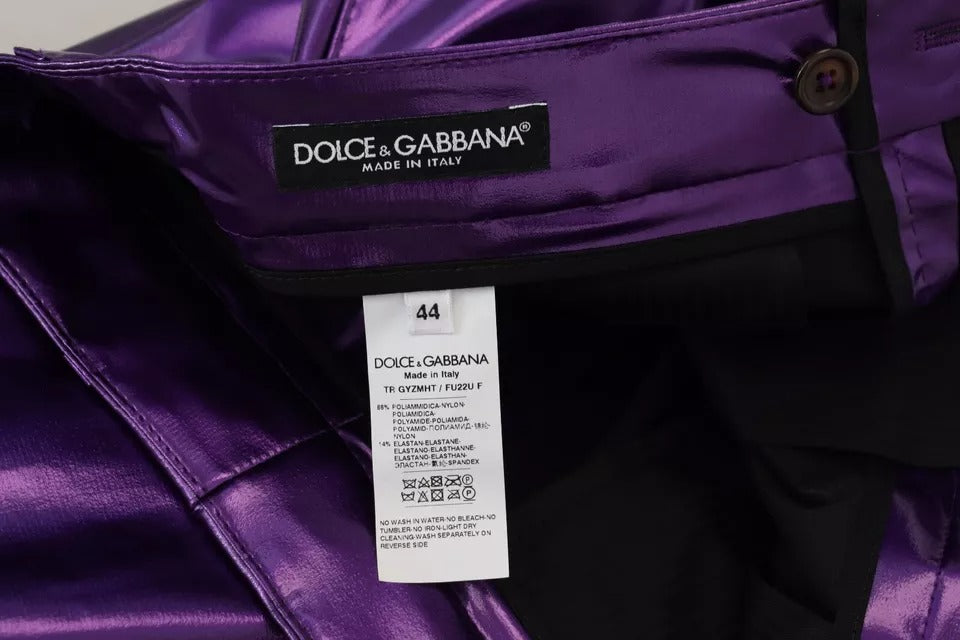 Pantalon décontracté pour homme Dolce & Gabbana violet brillant en tissu léger, avec coupe moderne et détails élégants.