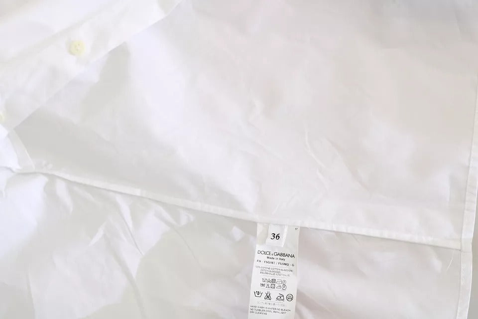 Chemise polo blanche à col avec manches courtes de Dolce & Gabbana, élégante et classique, vue de face.