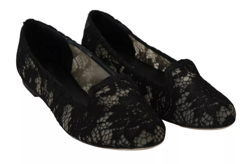 Chaussures mocassins plates Dolce & Gabbana en dentelle florale noire, élégantes et confortables, pour un style sophistiqué.