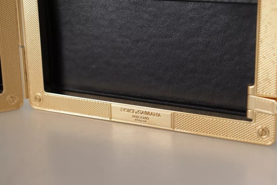 Pochette de soirée en soie noire Dolce & Gabbana avec cadre doré, élégante pour événements et fêtes.