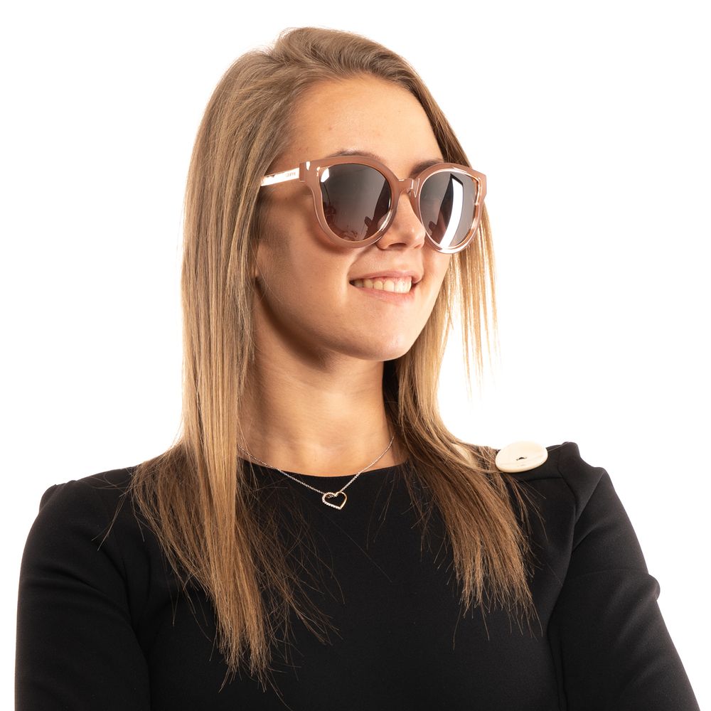 Lunettes de soleil Guess en métal et plastique marron avec monture élégante et branches épaisses, mode et protection solaire.