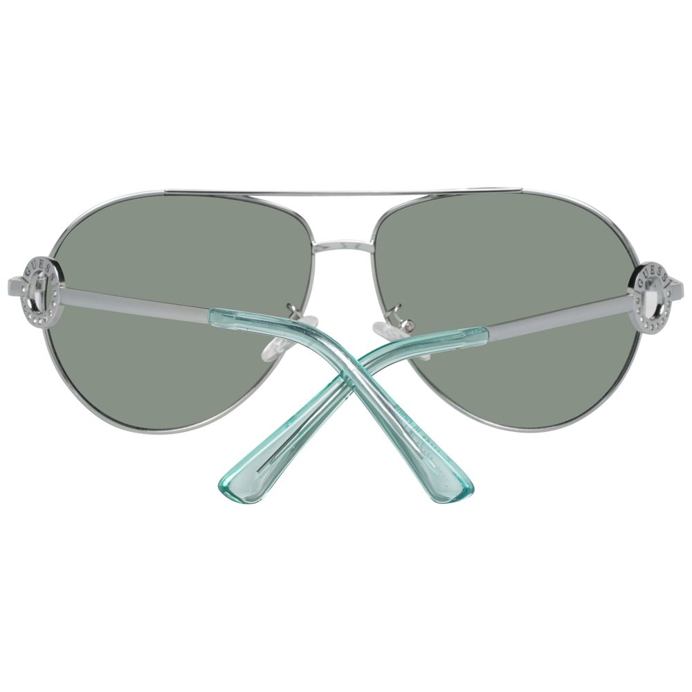 Lunettes de soleil en métal argenté Guess, style tendance, monture fine et design moderne visible sur l'image.