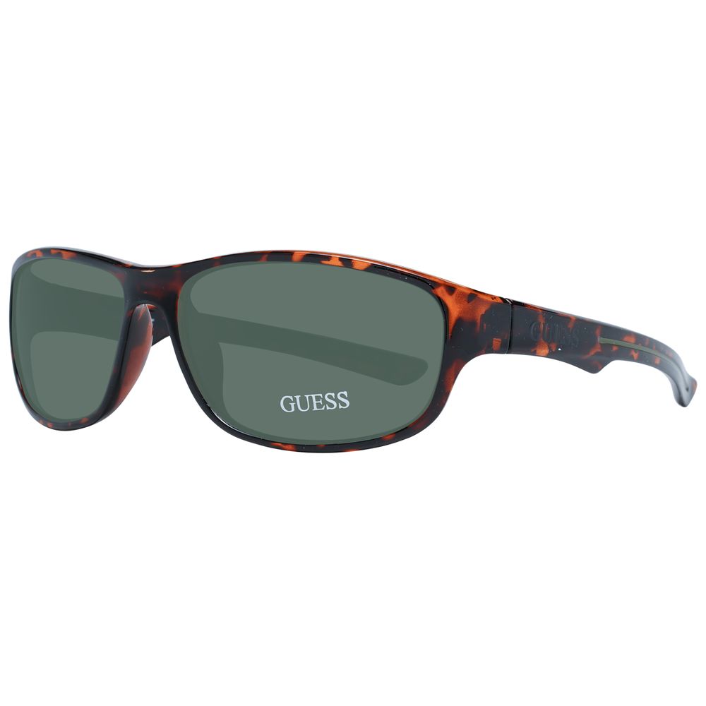 Lunettes de soleil en plastique marron Guess, style tendance, avec monture élégante et verres teintés.