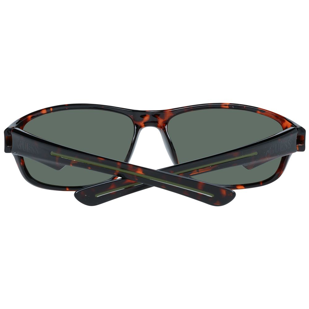 Lunettes de soleil en plastique marron Guess avec monture rectangulaire et verres foncés, mode élégante pour homme ou femme.