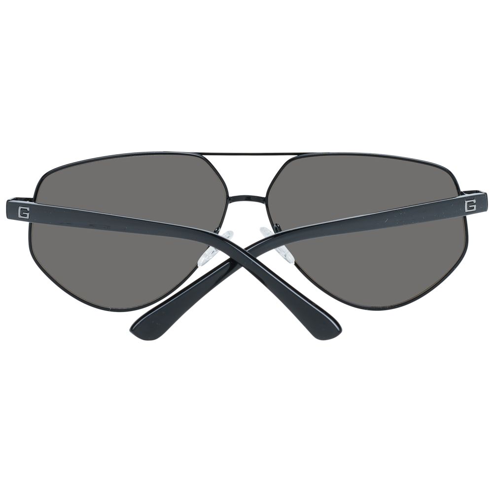 Lunettes de soleil Guess en métal et plastique noires avec monture élégante et verres teintés, style moderne et sophistiqué.