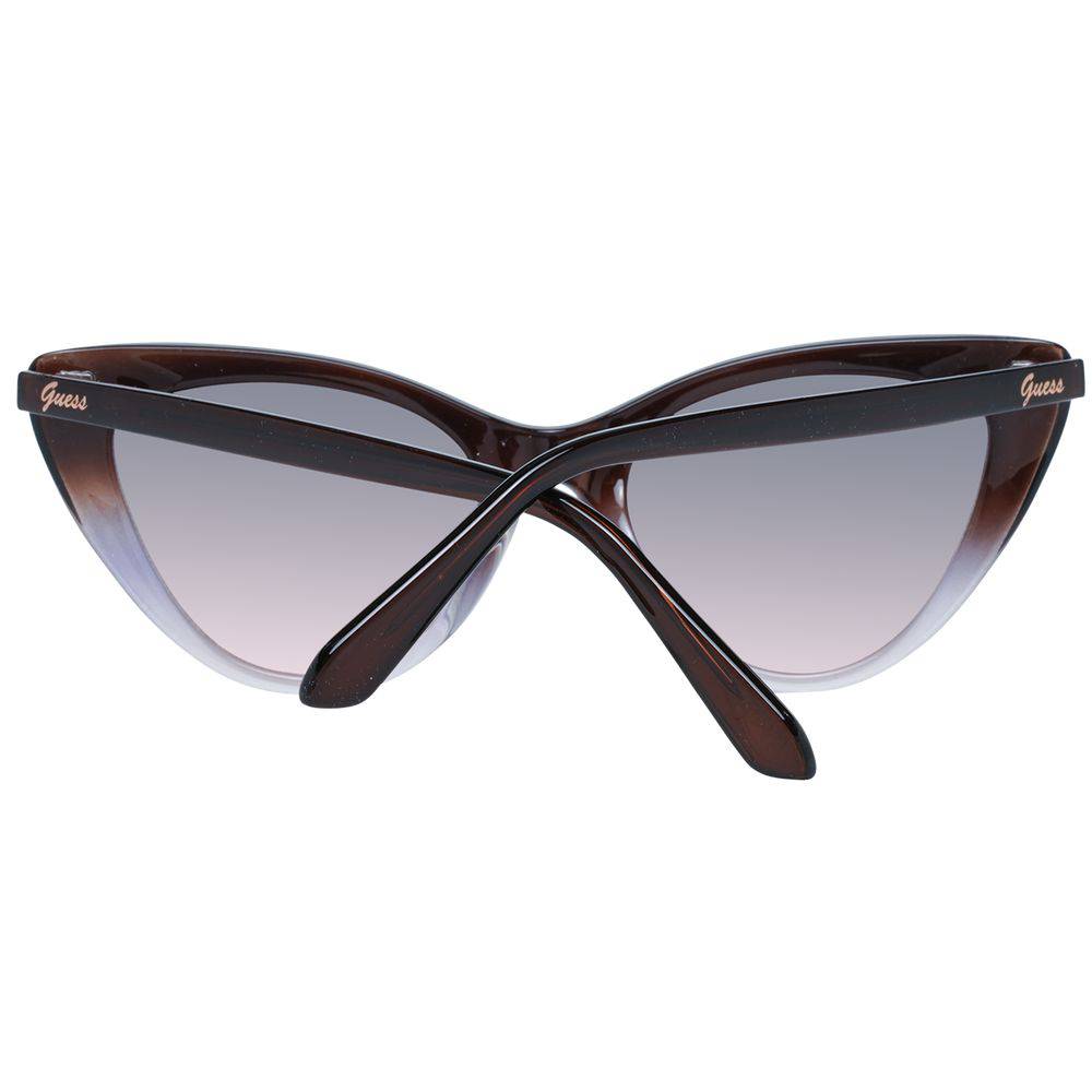 Lunettes de soleil en plastique marron Guess, style tendance, monture élégante et design moderne pour homme ou femme.