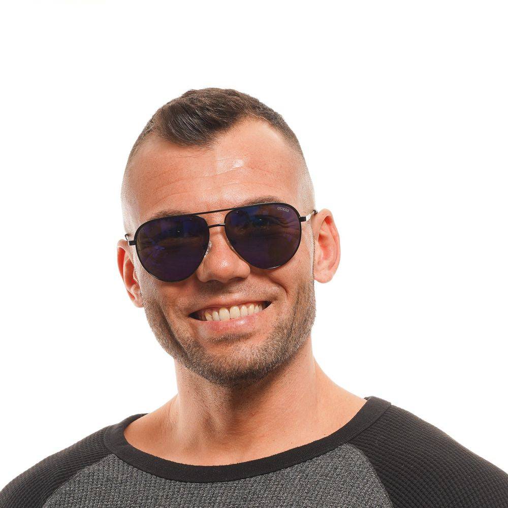 Lunettes de soleil Guess en métal noir avec monture élégante et lentilles foncées pour un style moderne et tendance