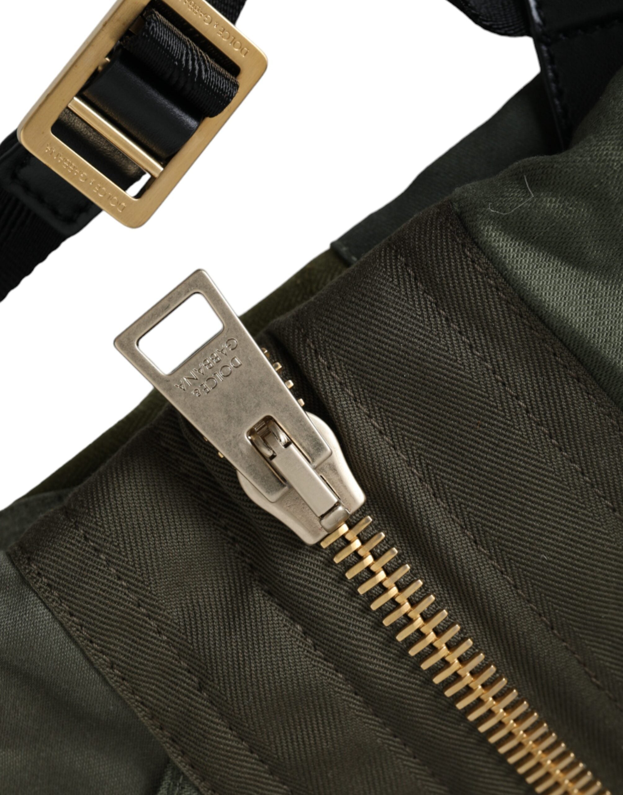 Sac à dos Dolce & Gabbana en vert militaire avec patchwork, style pratique et tendance pour un usage quotidien.