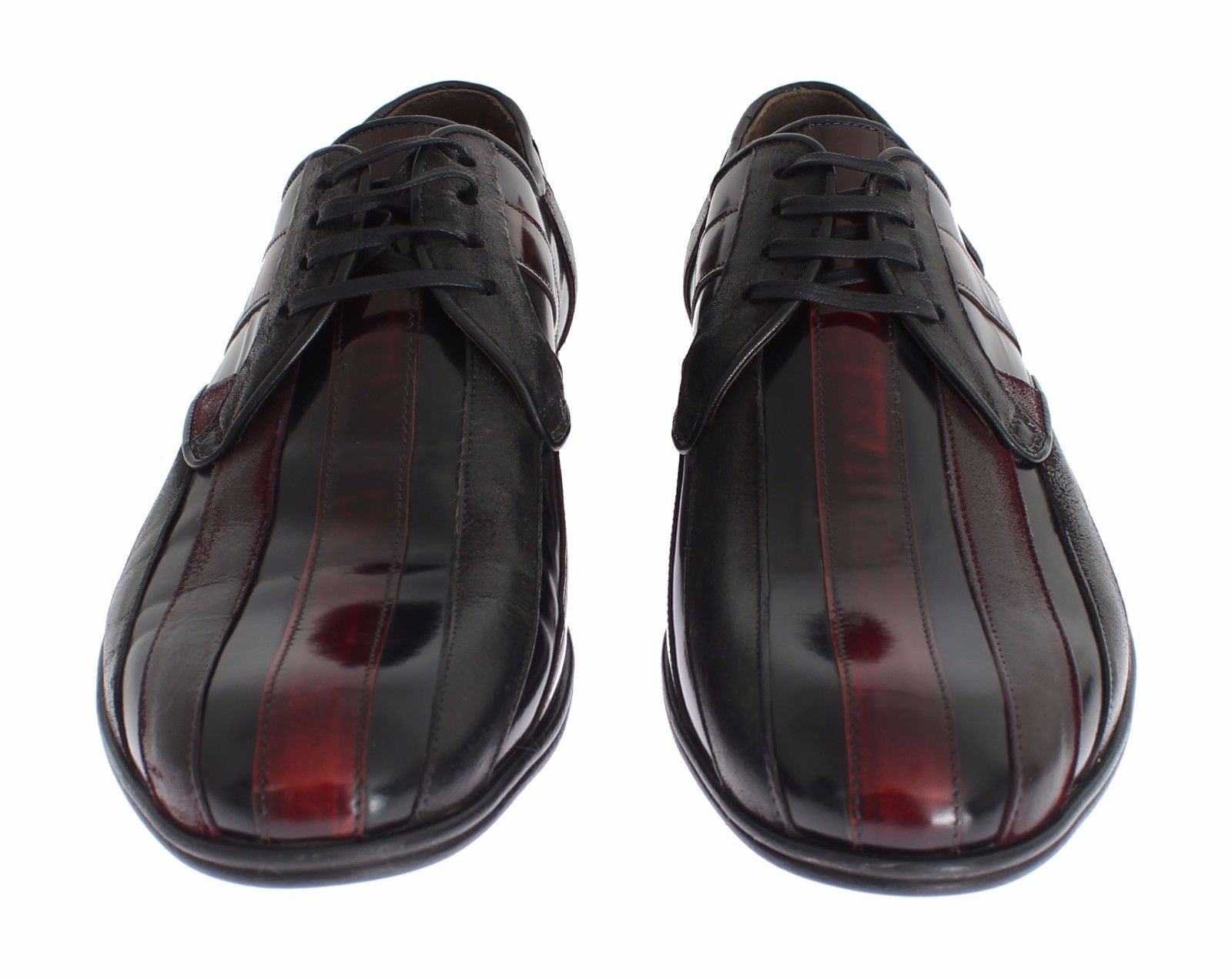 Chaussures formelles en cuir noir et bordeaux de Dolce & Gabbana, style élégant pour occasions spéciales.