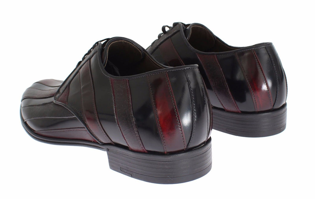 Chaussures formelles en cuir noir et bordeaux de Dolce & Gabbana, style élégant pour occasion spéciale.
