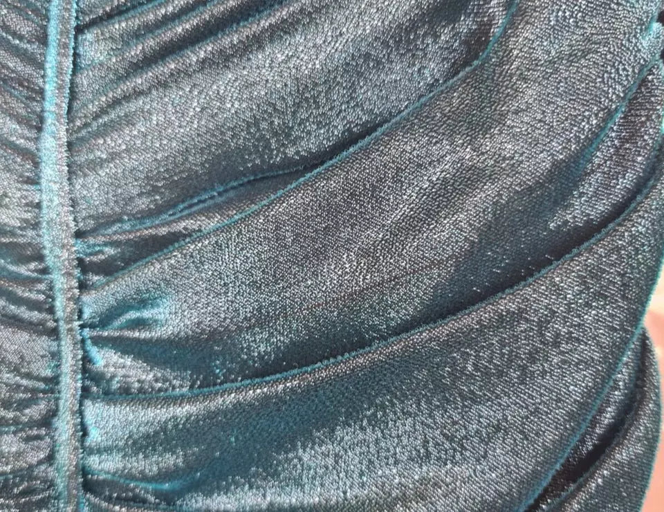 Robe moulante midi Dolce & Gabbana turquoise avec bustier, drapé et détails élégants, parfaite pour une occasion sophistiquée.