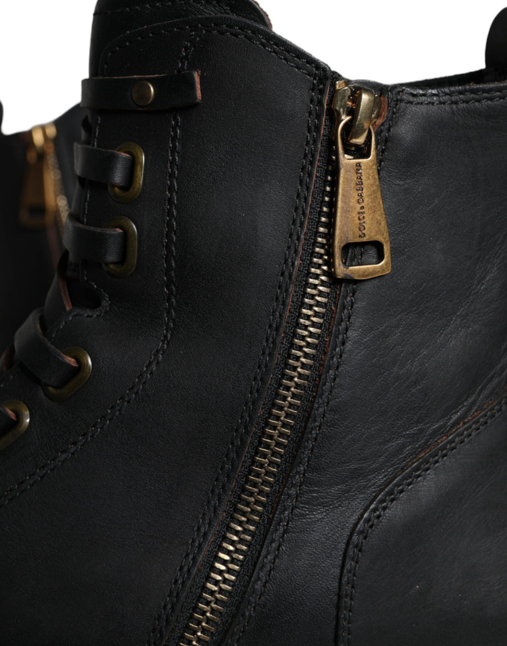Chaussures hommes Dolce & Gabbana, bottines mid-calf en cuir noir à lacets avec semelle solide.