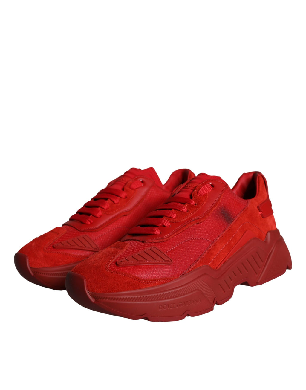 Chaussures basses Dolce & Gabbana Daymaster en cuir rouge, sneakers élégants pour hommes, vue de profil sur fond blanc.