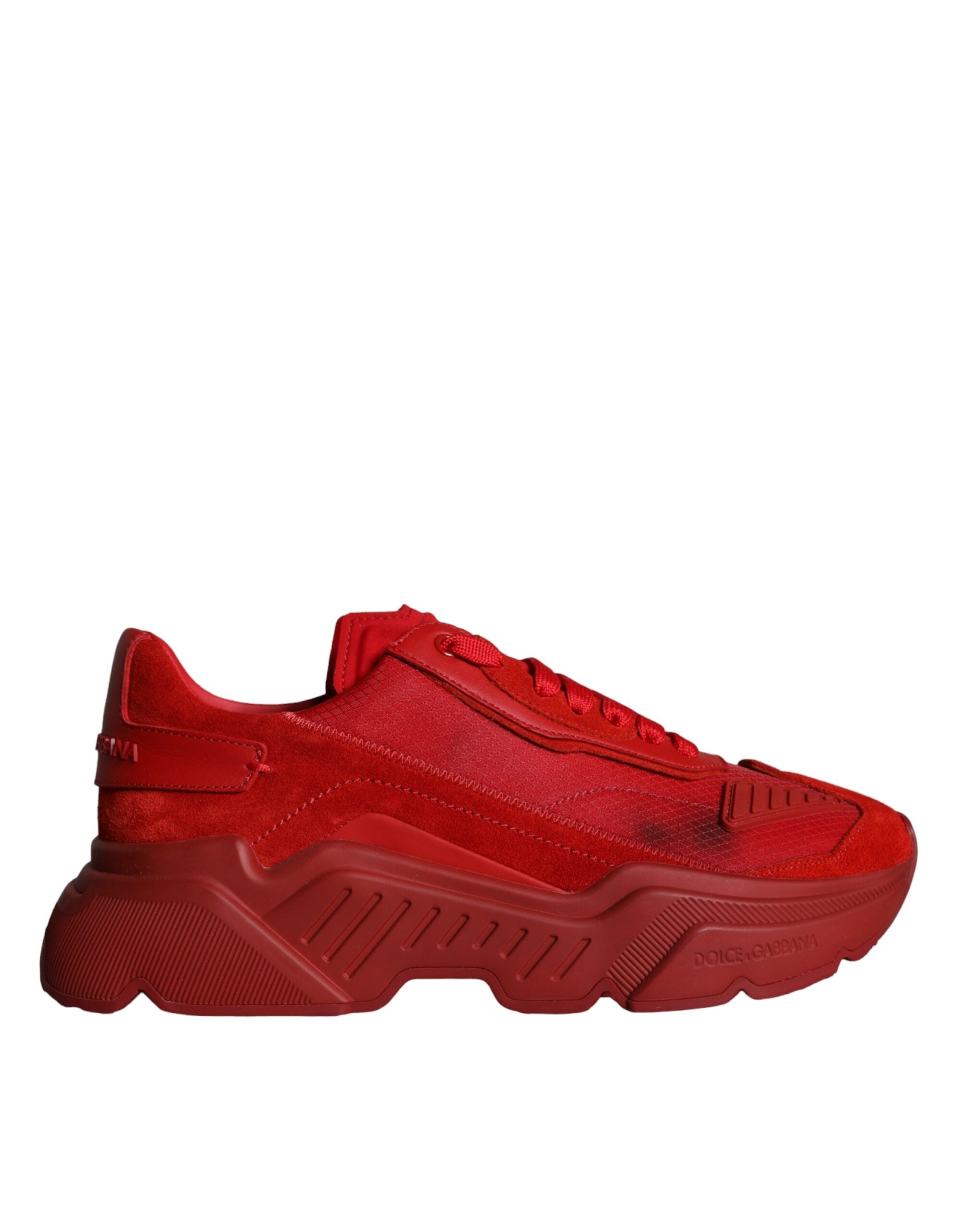 Chaussures sneakers basses en cuir rouge Dolce & Gabbana Daymaster, vue de face avec détails en cuir et semelle blanche.