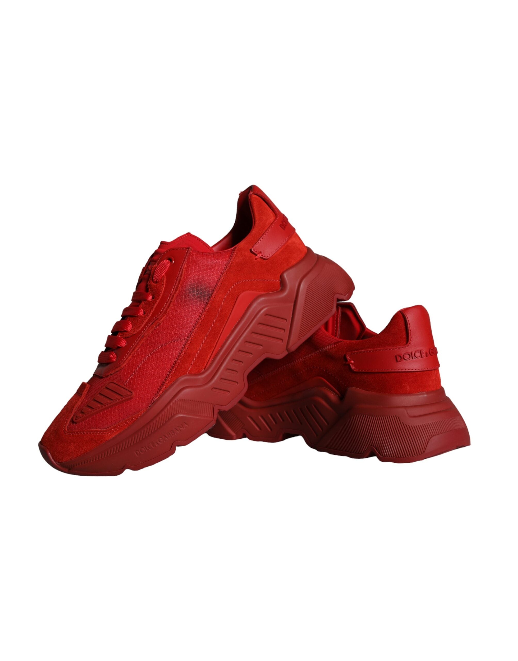 Chaussures sneakers basses en cuir rouge Dolce & Gabbana Daymaster, vue de face, avec détails en cuir et semelle blanche.