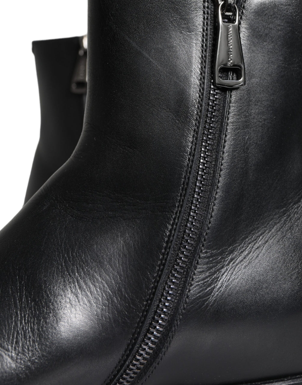 Bottes pour hommes en cuir de veau noir de Dolce & Gabbana, chaussures ankle, style élégant et sophistiqué.