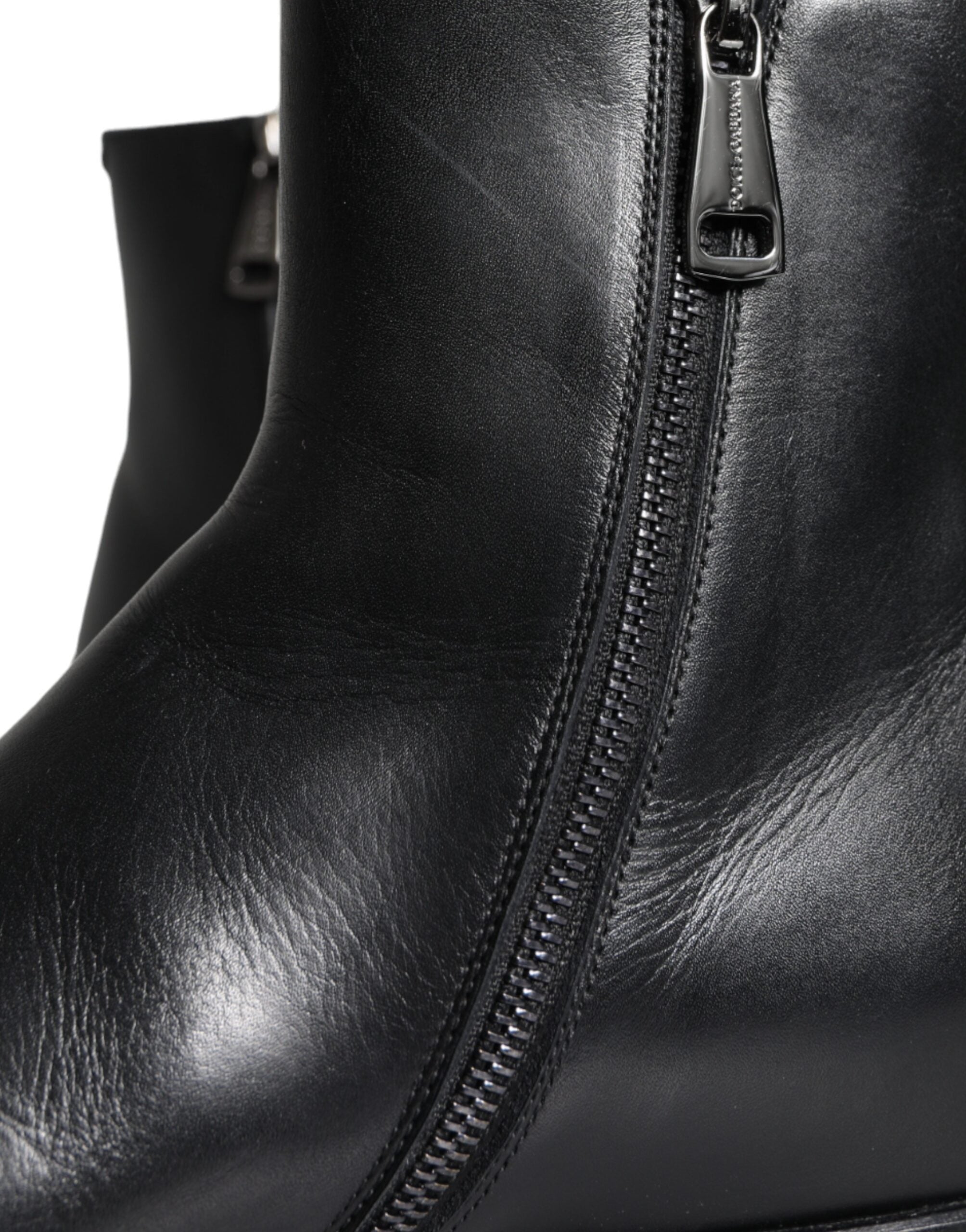 Bottes pour hommes en cuir de veau noir de Dolce & Gabbana, chaussures ankle, style élégant et sophistiqué.