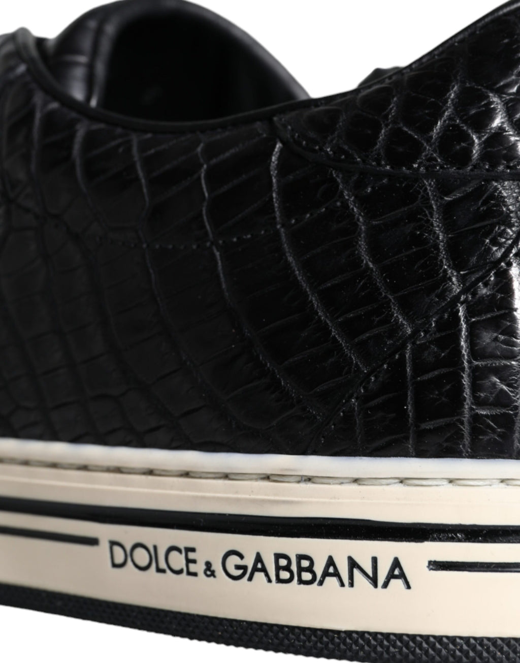 Chaussures basses en cuir noir pour homme de Dolce & Gabbana, sneakers élégants et confortables à la mode.