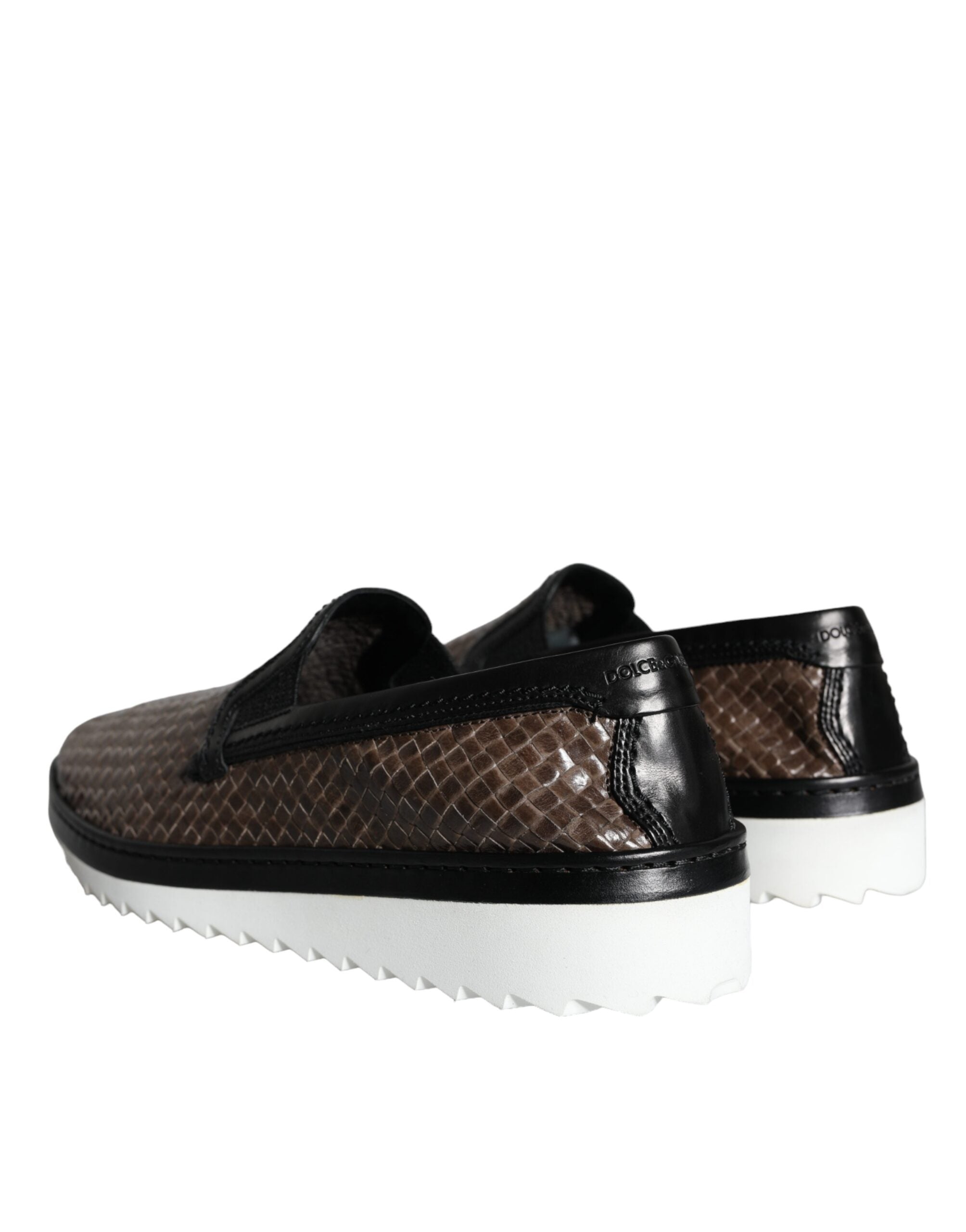 Chaussures mocassins en cuir marron et noir tressé pour homme de la marque Dolce & Gabbana, visibles avec détails du cuir.