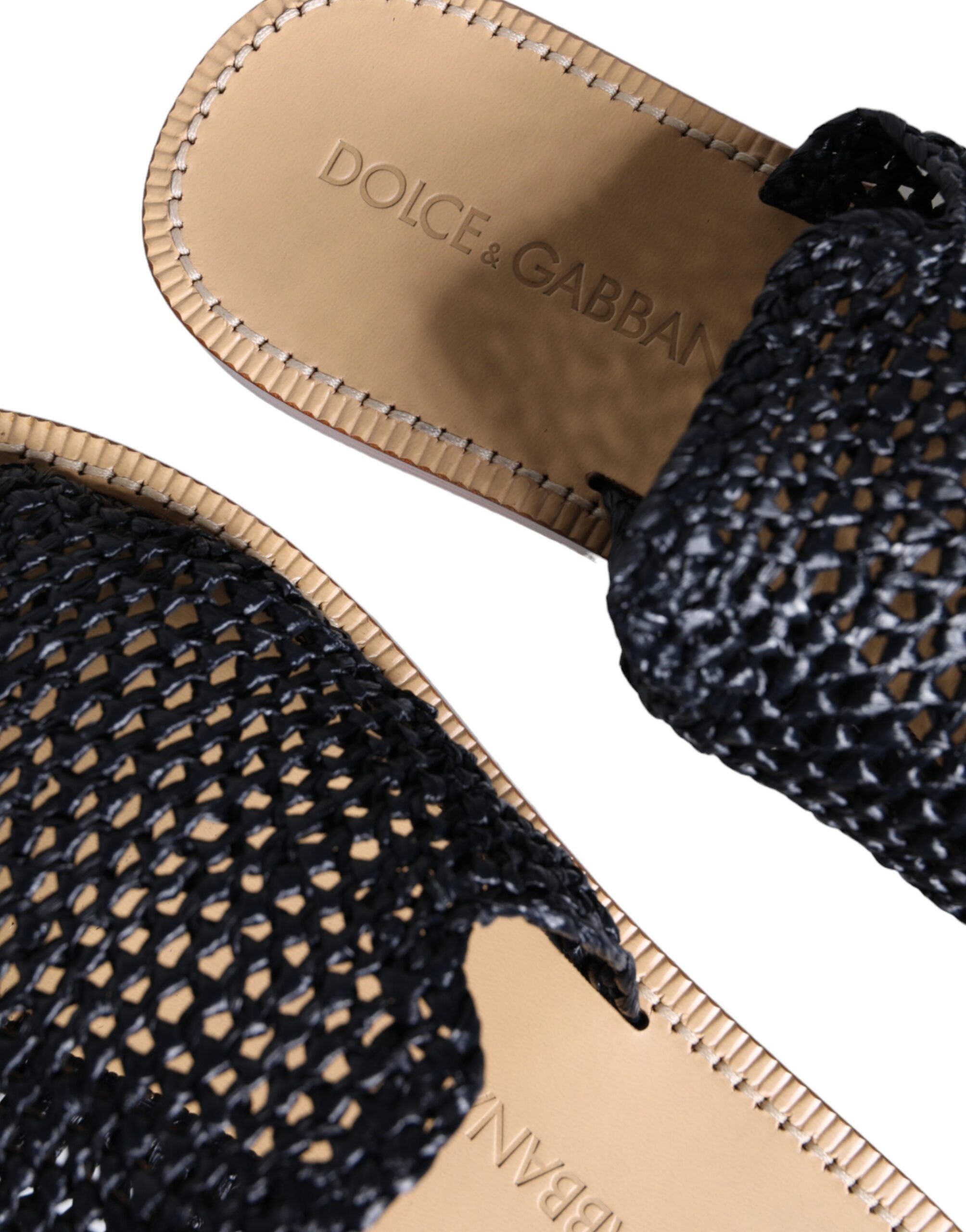 Sandales Dolce & Gabbana en raphia noir à tresse monochrome, vue de face.